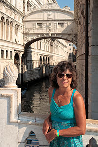 Lolo and the Bridge of Sighs