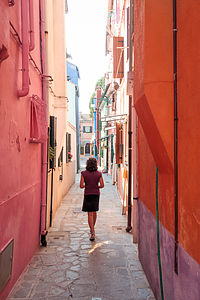 Strolling the alleys of Burano