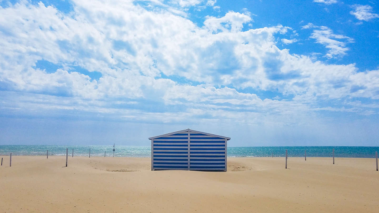 Strolling along the Narbonne Plage Strolling along the Narbonne Plage