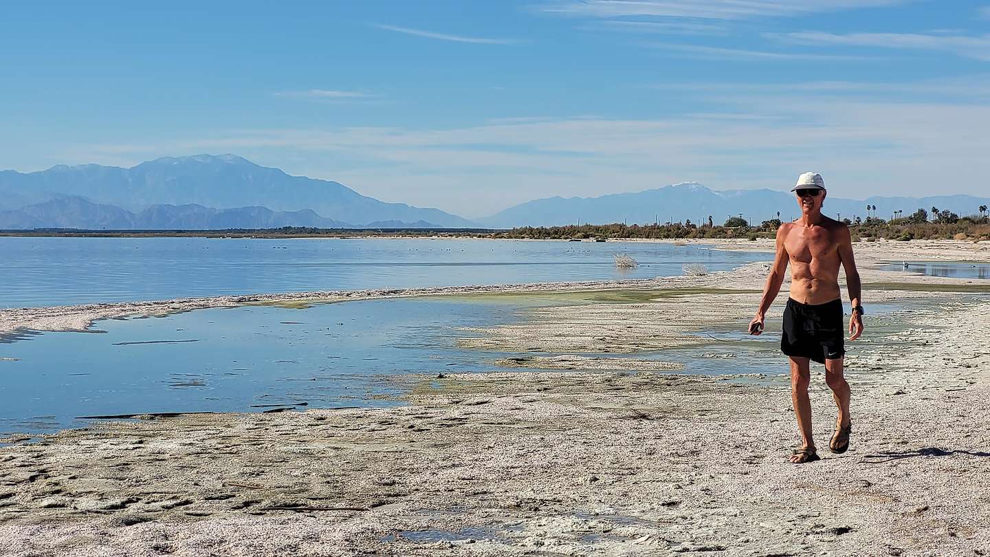 Strolling along the Salton Sea Strolling along the Salton Sea